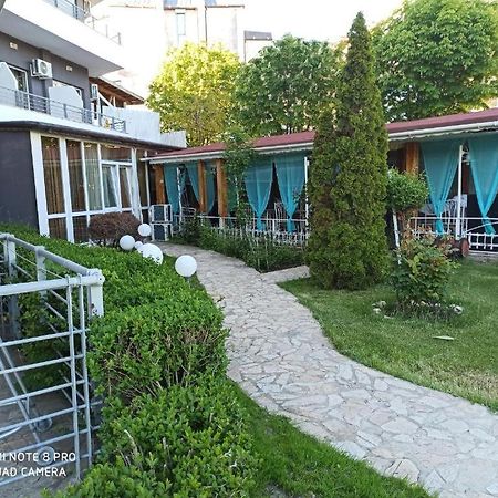 Apartments Danita & Restaurant&Pool Bar Varna Bagian luar foto