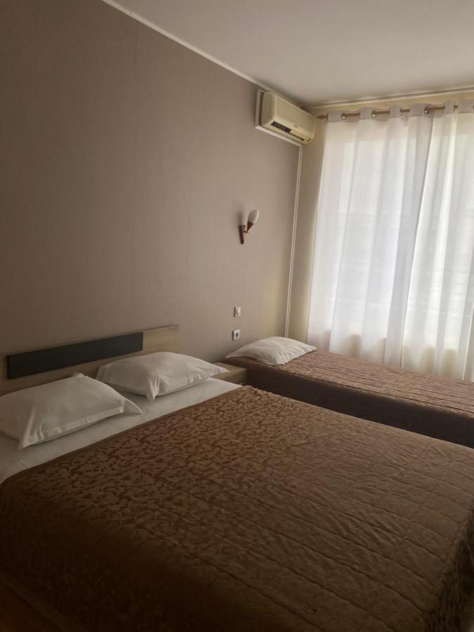 Apartments Danita & Restaurant&Pool Bar Varna Bagian luar foto