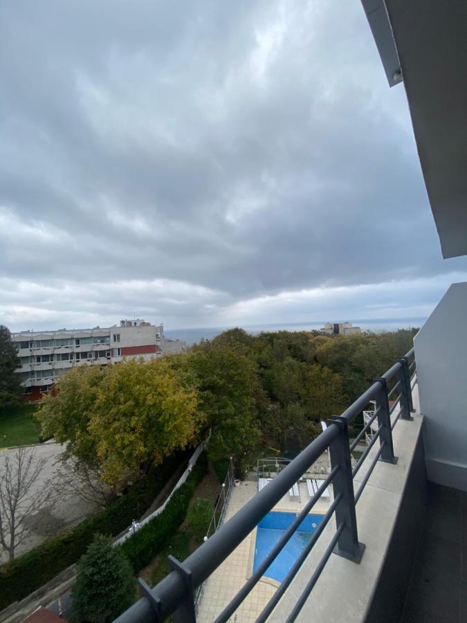 Apartments Danita & Restaurant&Pool Bar Varna Bagian luar foto