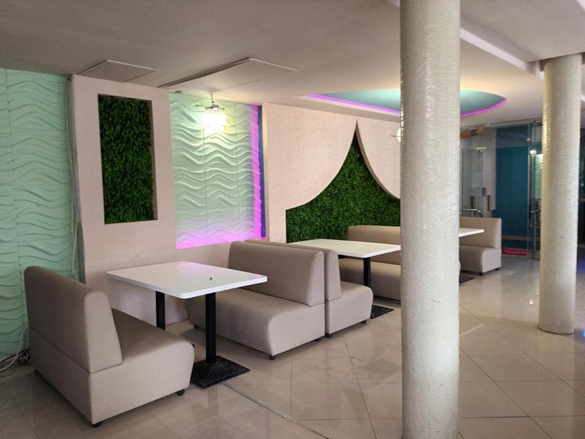 Apartments Danita & Restaurant&Pool Bar Varna Bagian luar foto
