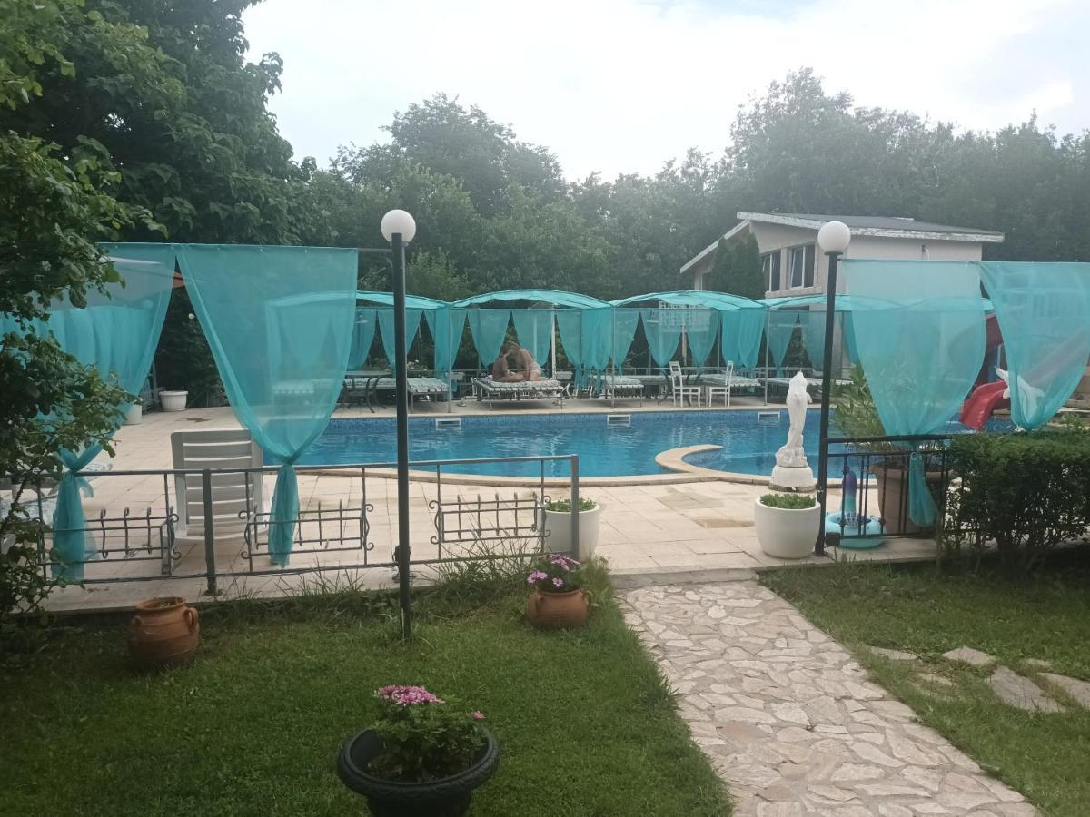 Apartments Danita & Restaurant&Pool Bar Varna Bagian luar foto