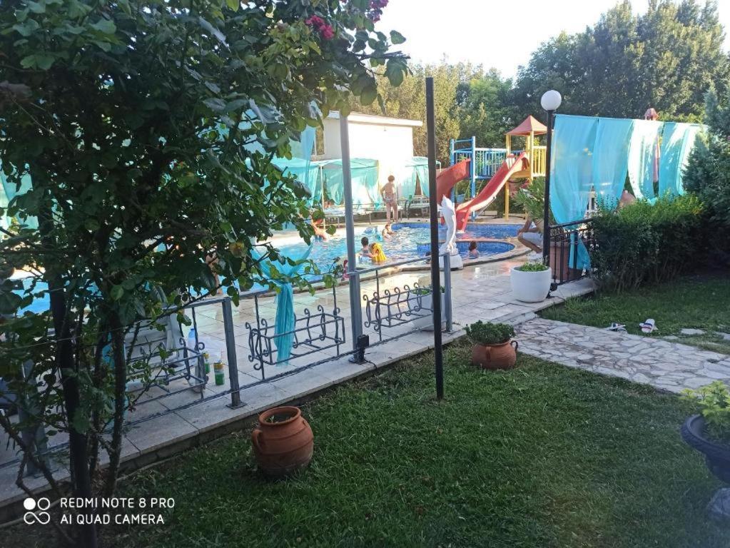 Apartments Danita & Restaurant&Pool Bar Varna Bagian luar foto