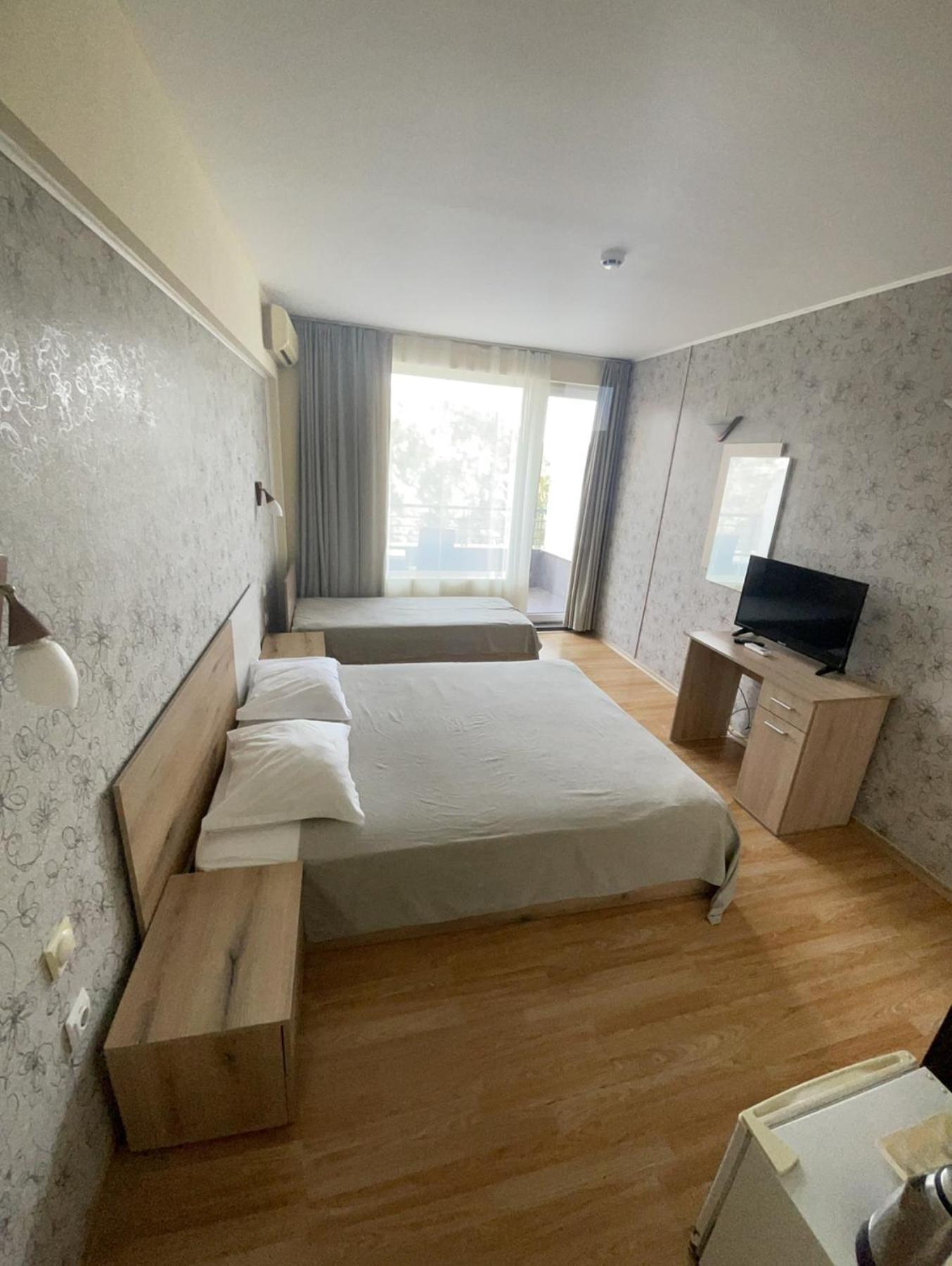 Apartments Danita & Restaurant&Pool Bar Varna Bagian luar foto