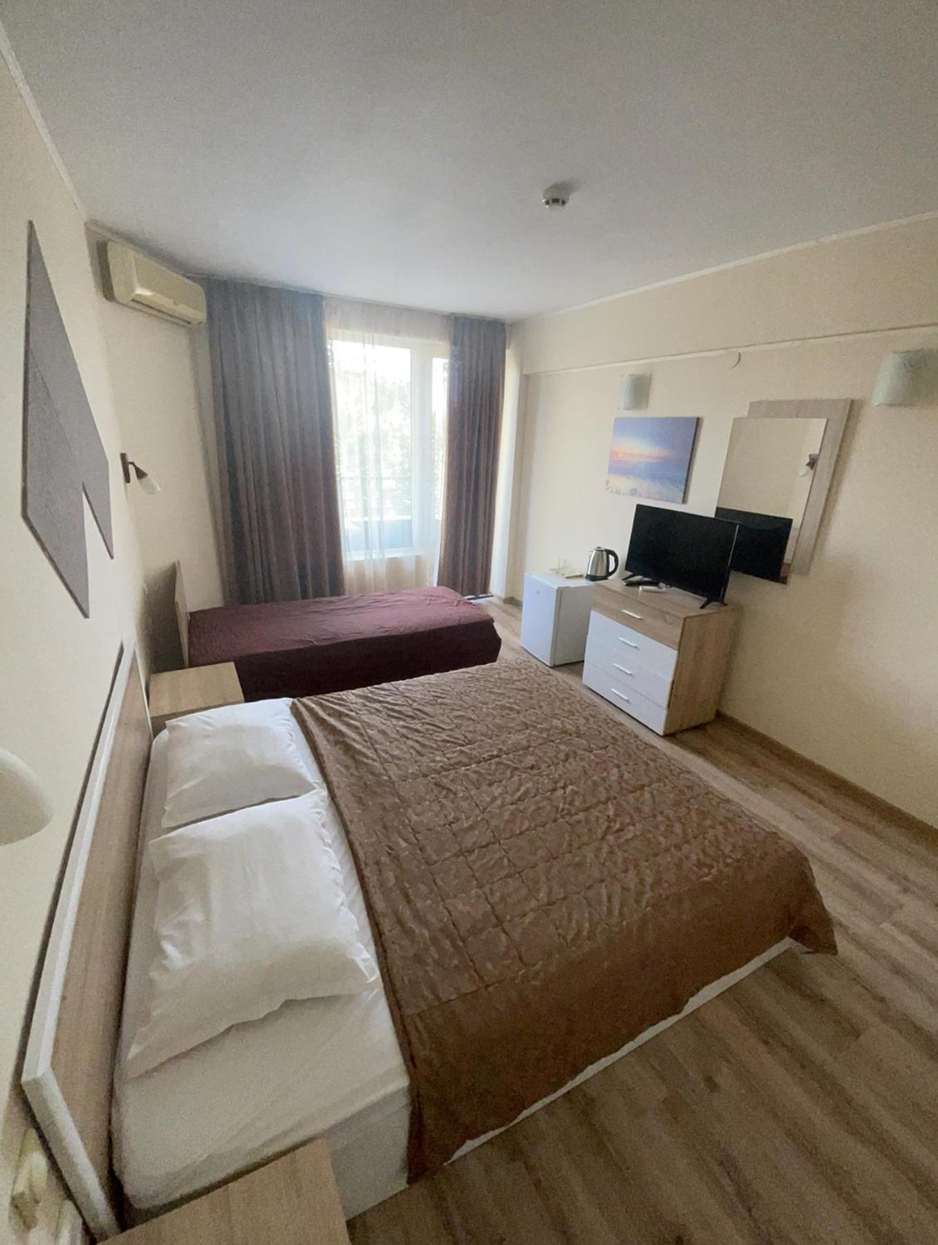 Apartments Danita & Restaurant&Pool Bar Varna Bagian luar foto