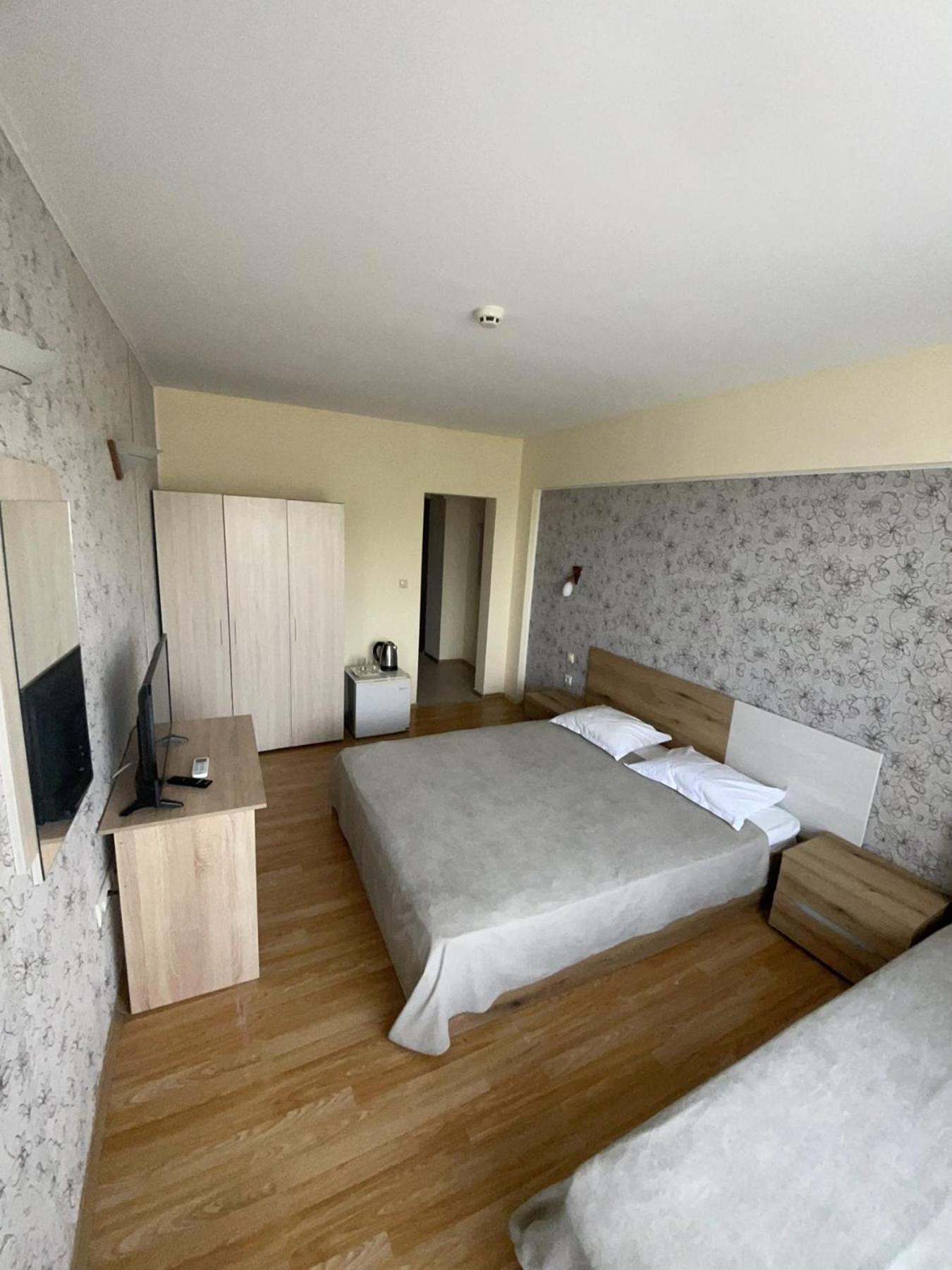 Apartments Danita & Restaurant&Pool Bar Varna Bagian luar foto