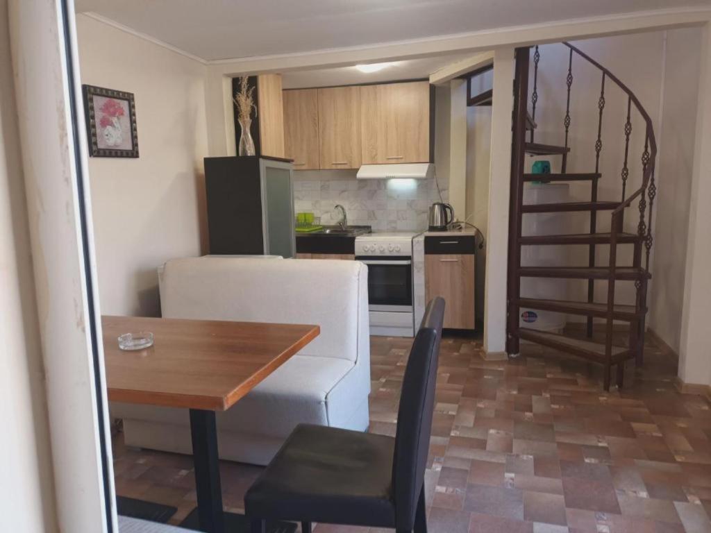 Apartments Danita & Restaurant&Pool Bar Varna Bagian luar foto