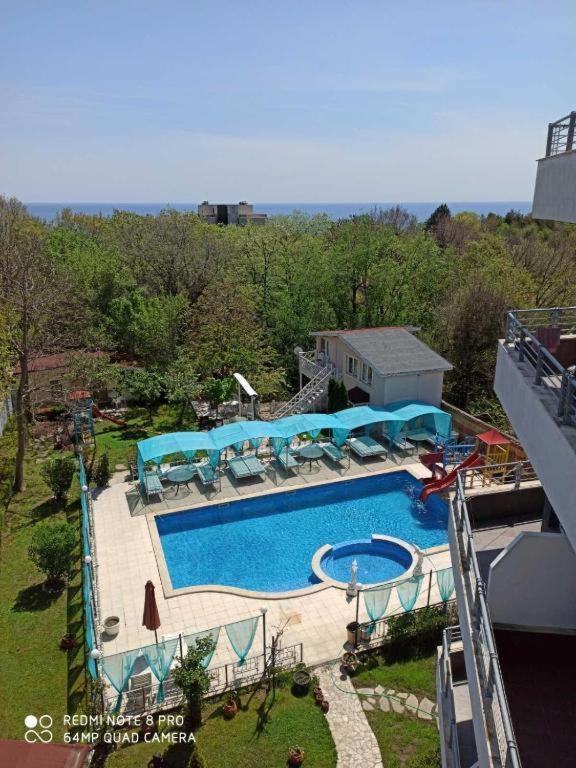 Apartments Danita & Restaurant&Pool Bar Varna Bagian luar foto