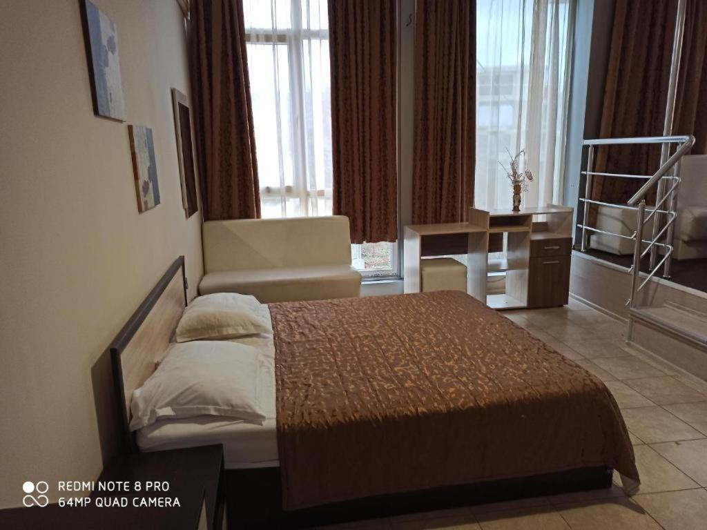 Apartments Danita & Restaurant&Pool Bar Varna Bagian luar foto