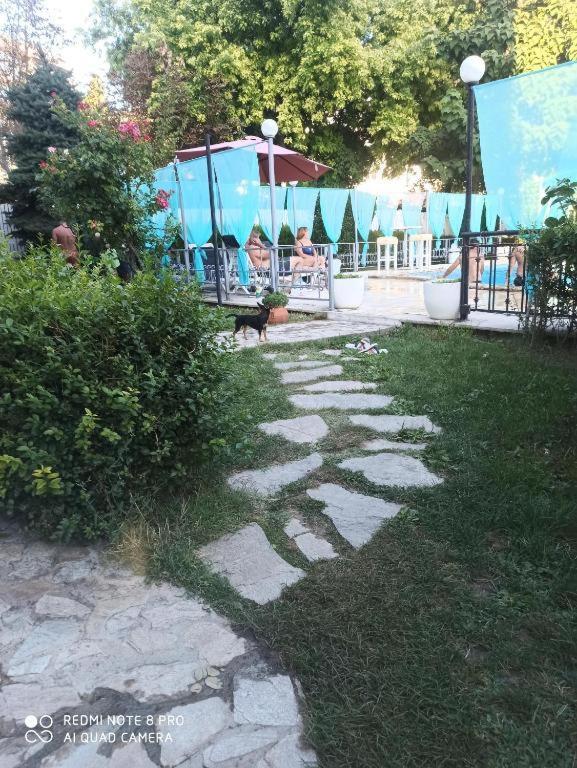 Apartments Danita & Restaurant&Pool Bar Varna Bagian luar foto