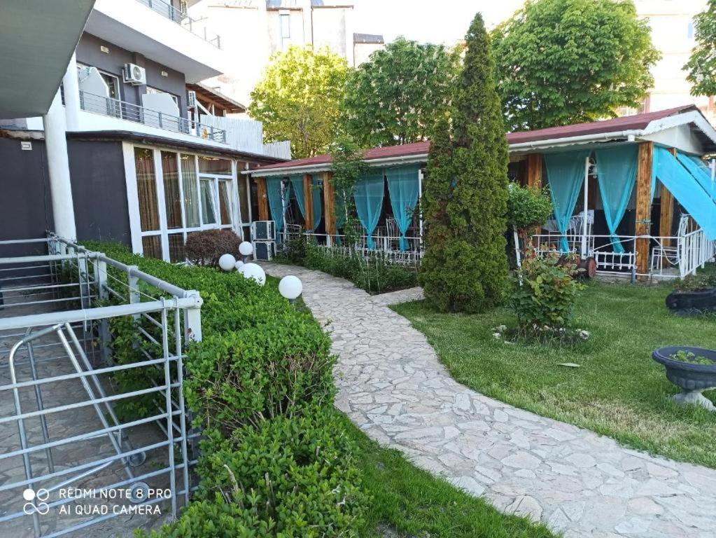 Apartments Danita & Restaurant&Pool Bar Varna Bagian luar foto